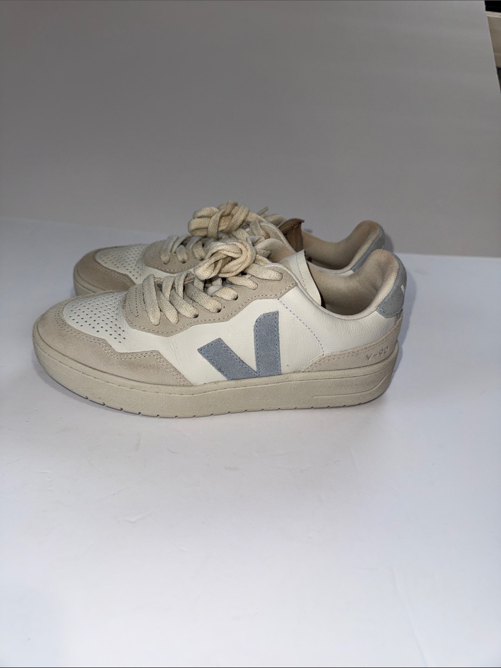 Veja Kids Sneakers in Cream and Light Gray
